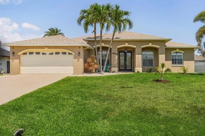 Cape CoralHouse-Sleeps10-Pool-Close to attractions